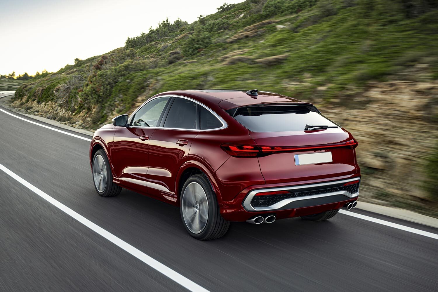 Crossover SUV Hybrid: Efficient Performance Meets Practical Versatility