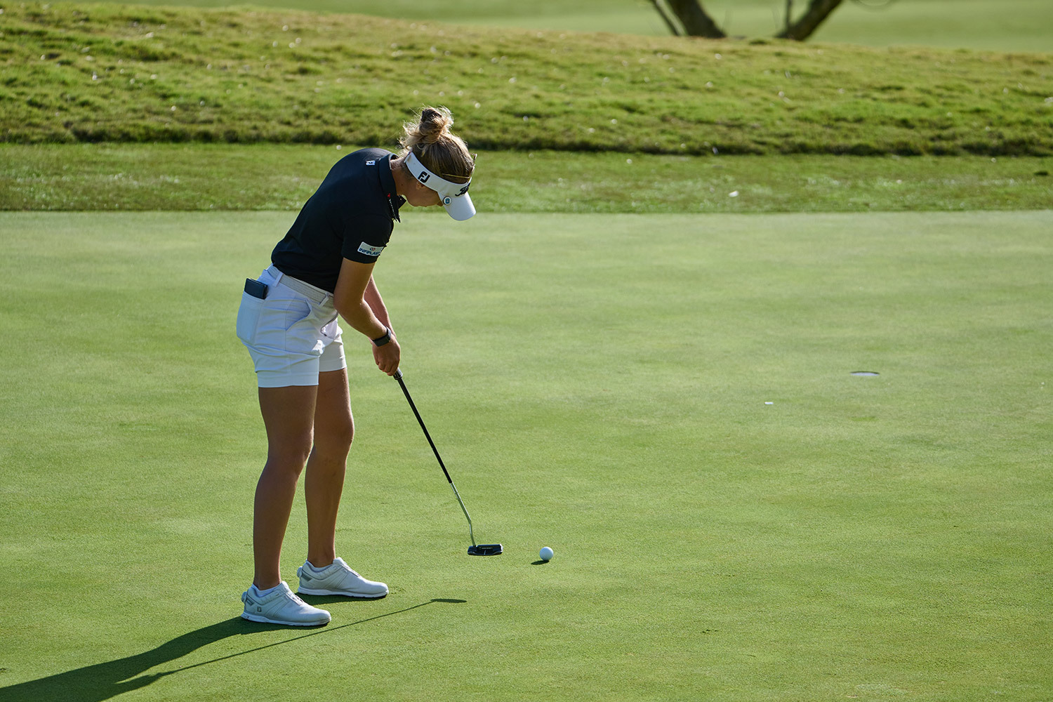 Ladies Golf Clothes That Balance Functionality and Style on the Course