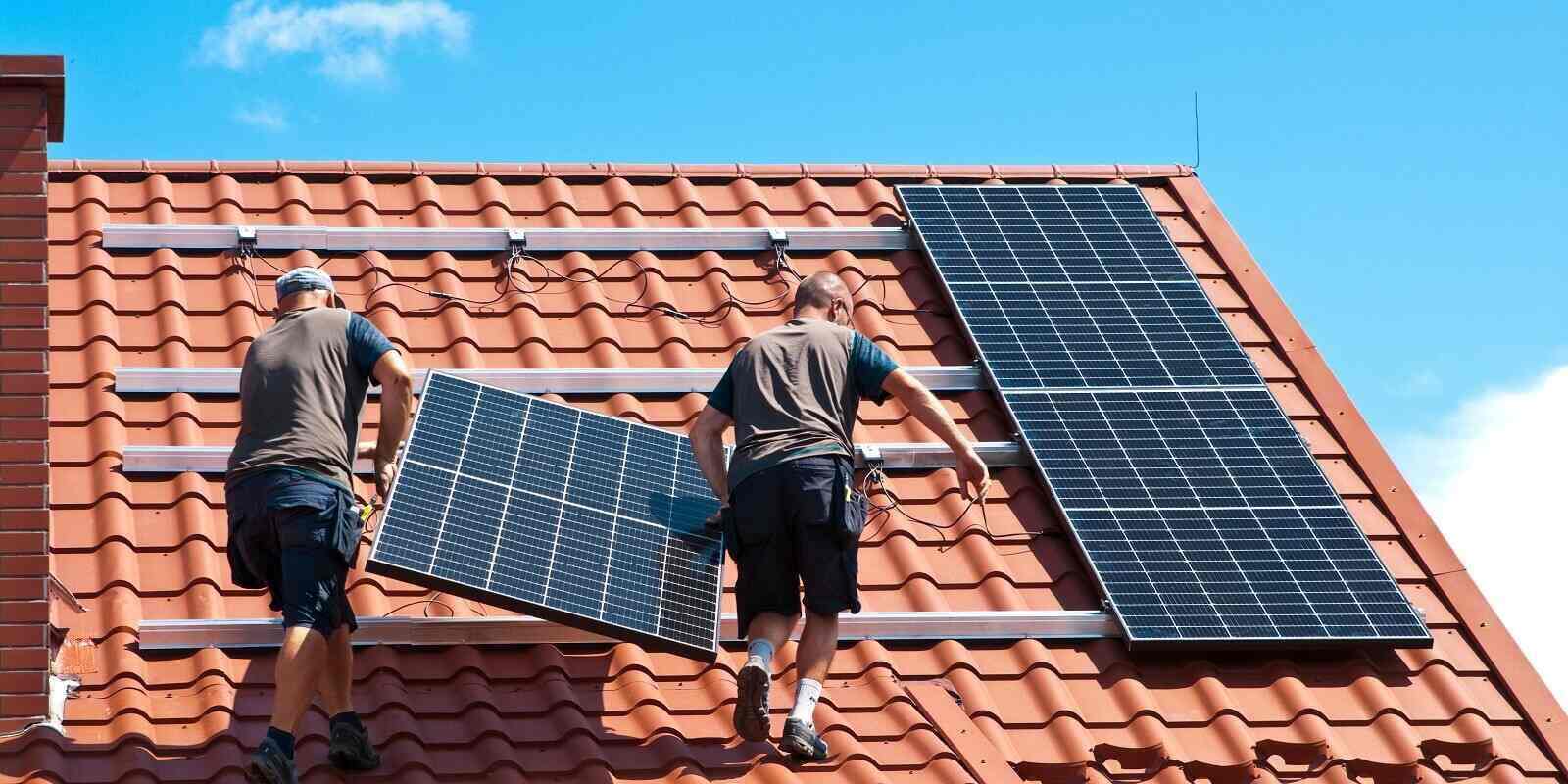 How Custom Solar Panels Can Lower Your Bills in 2025